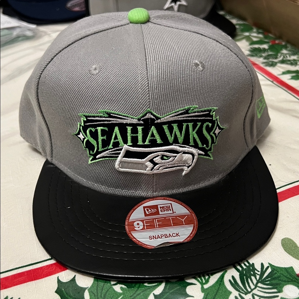 New Era Gray and Black  Seattle Seahawks Snapback excellwnt condition